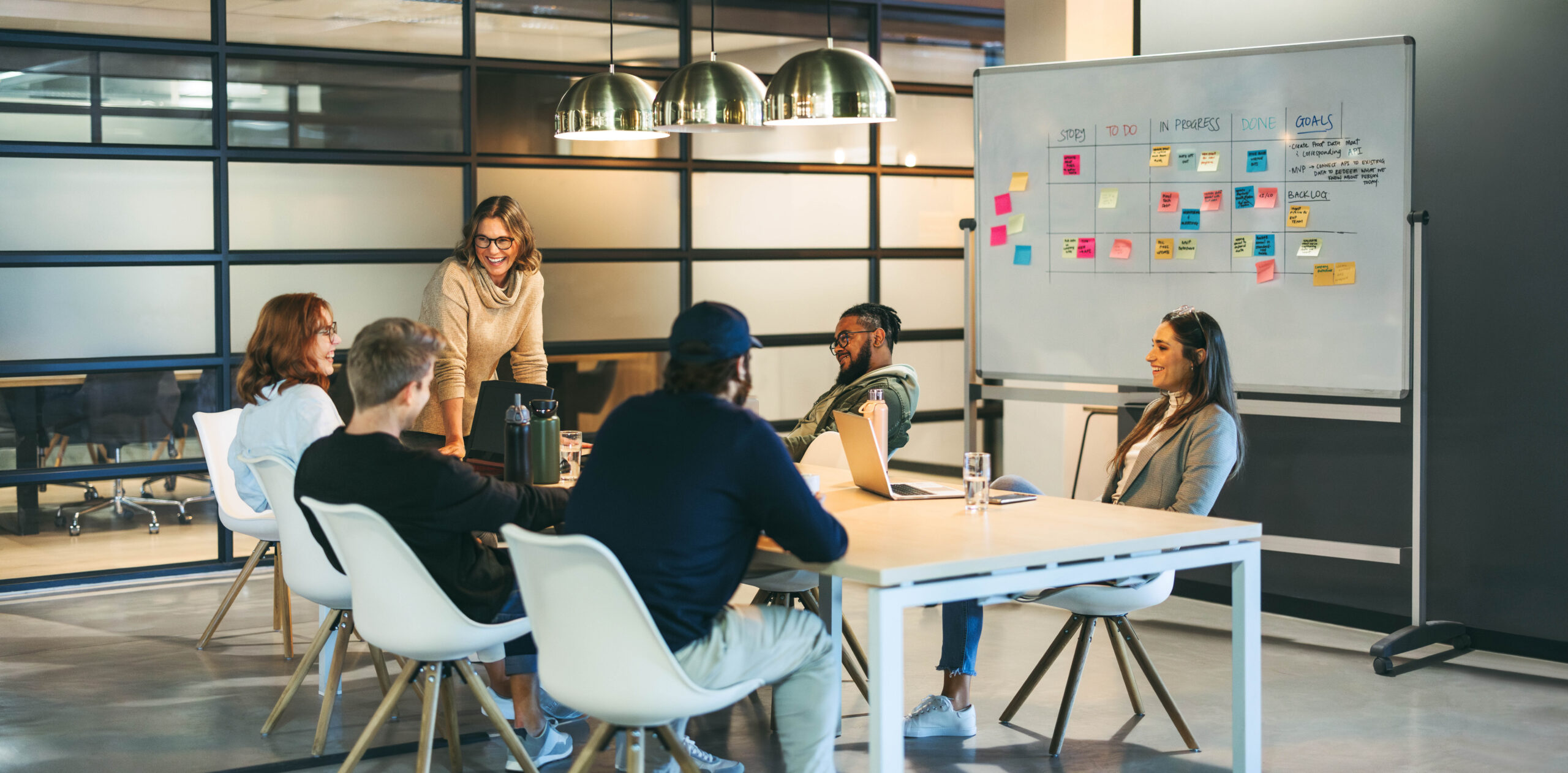collaborazione team azienda scaled Work with us